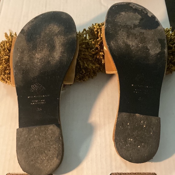 Avec Moderation gold slip on sandals in size 36 - Picture 3 of 3